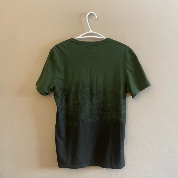 GUESS Green & Black Ombré Graphic V-Neck Cotton Tee - Size Small - Picture 7 of 11